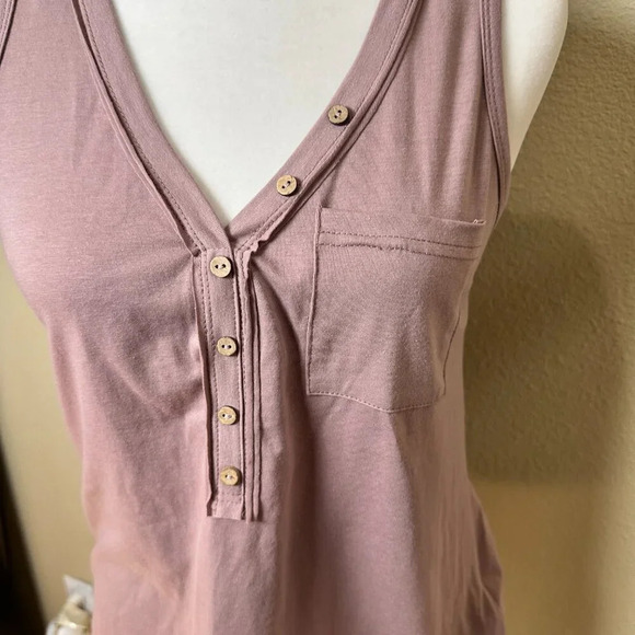 NWT Emery Rose Boutique Button Placard Blush Tank Top - size small - Picture 3 of 9